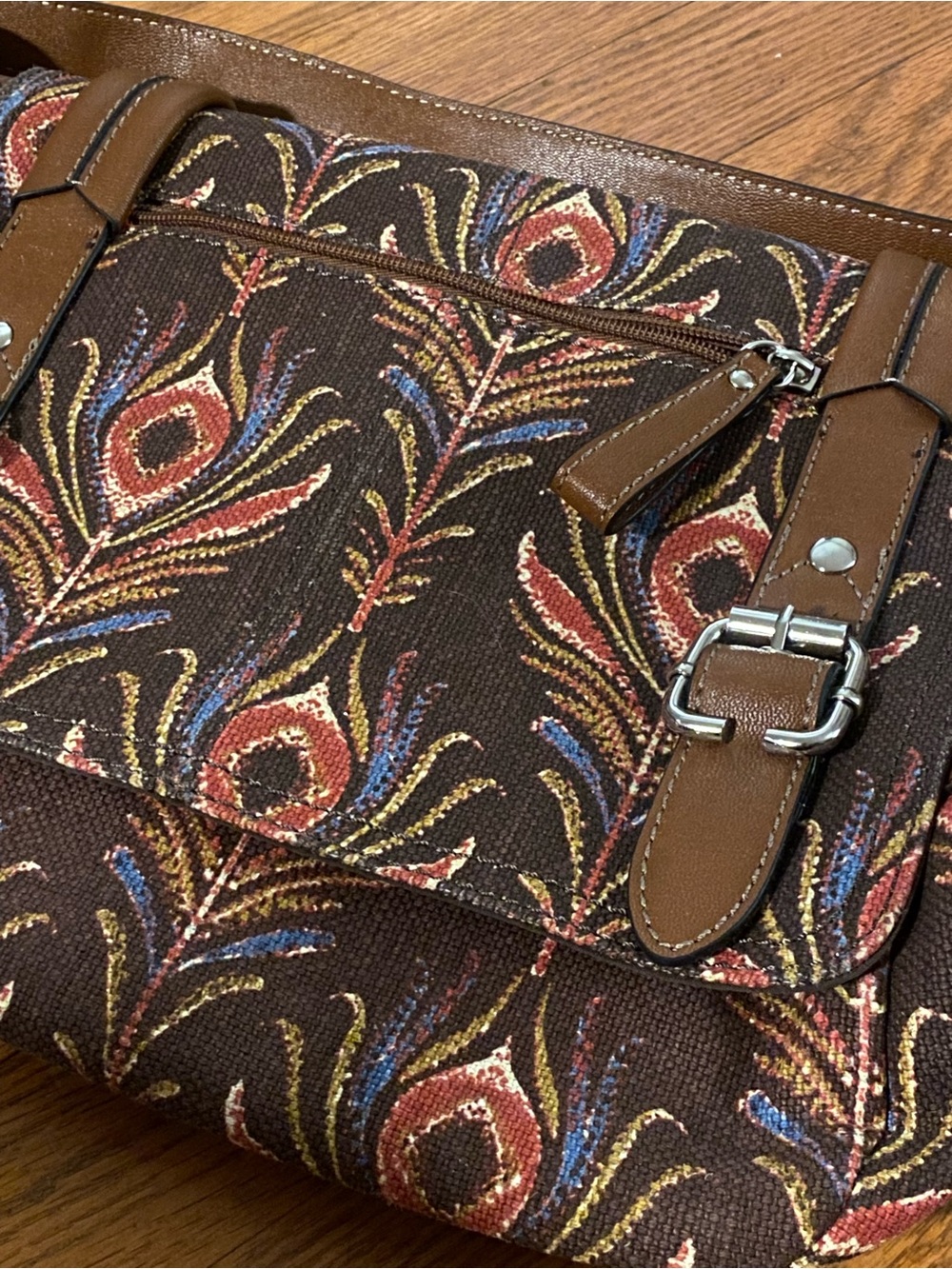 Relic by Fossil brown peacock feather leather crossbody adjustable canvas bag - Picture 4 of 10